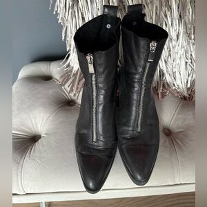 ZARA LEATHER ZIP UP BOOTIES SZ40